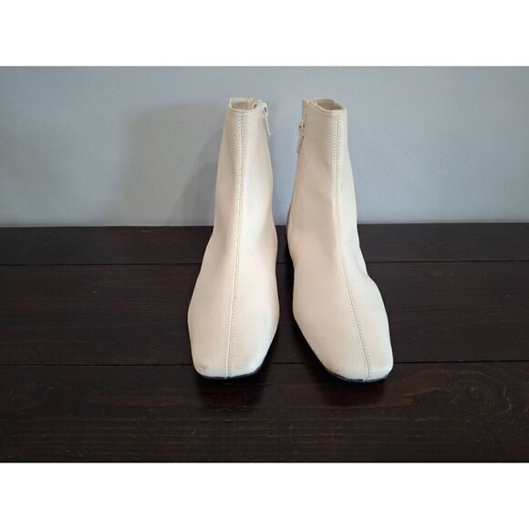 Linea Paolo Faux Leather Rad Bootie in Cream/NWOB, Sz. 4M - Picture 5 of 9